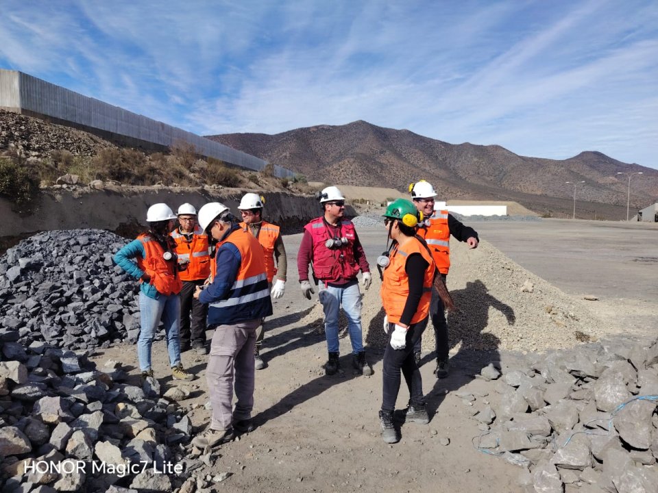 /en-ovalle-profesionales-de-enami-del-complejo-productivo-sur-participan-en