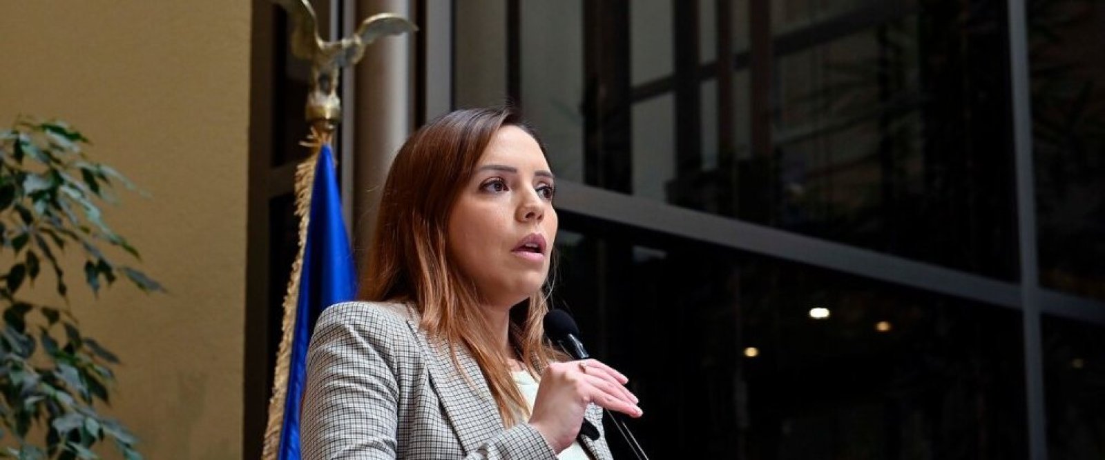 Camila Flores cuestiona que el Congreso priorice eutanasia y aborto en vez de otras urgencias